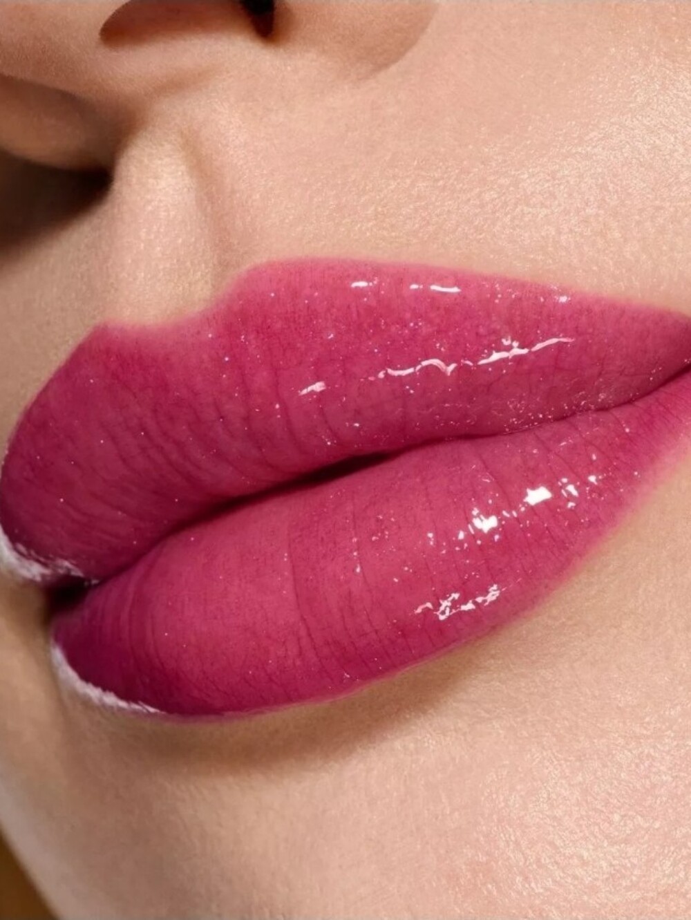 MAC Lipglass Gloss Lipglass Air Non-Sticky Gloss Sublime/Plum with red scatter. - Picture 4 of 10